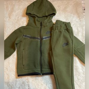 Baby Nike Tech Fleece